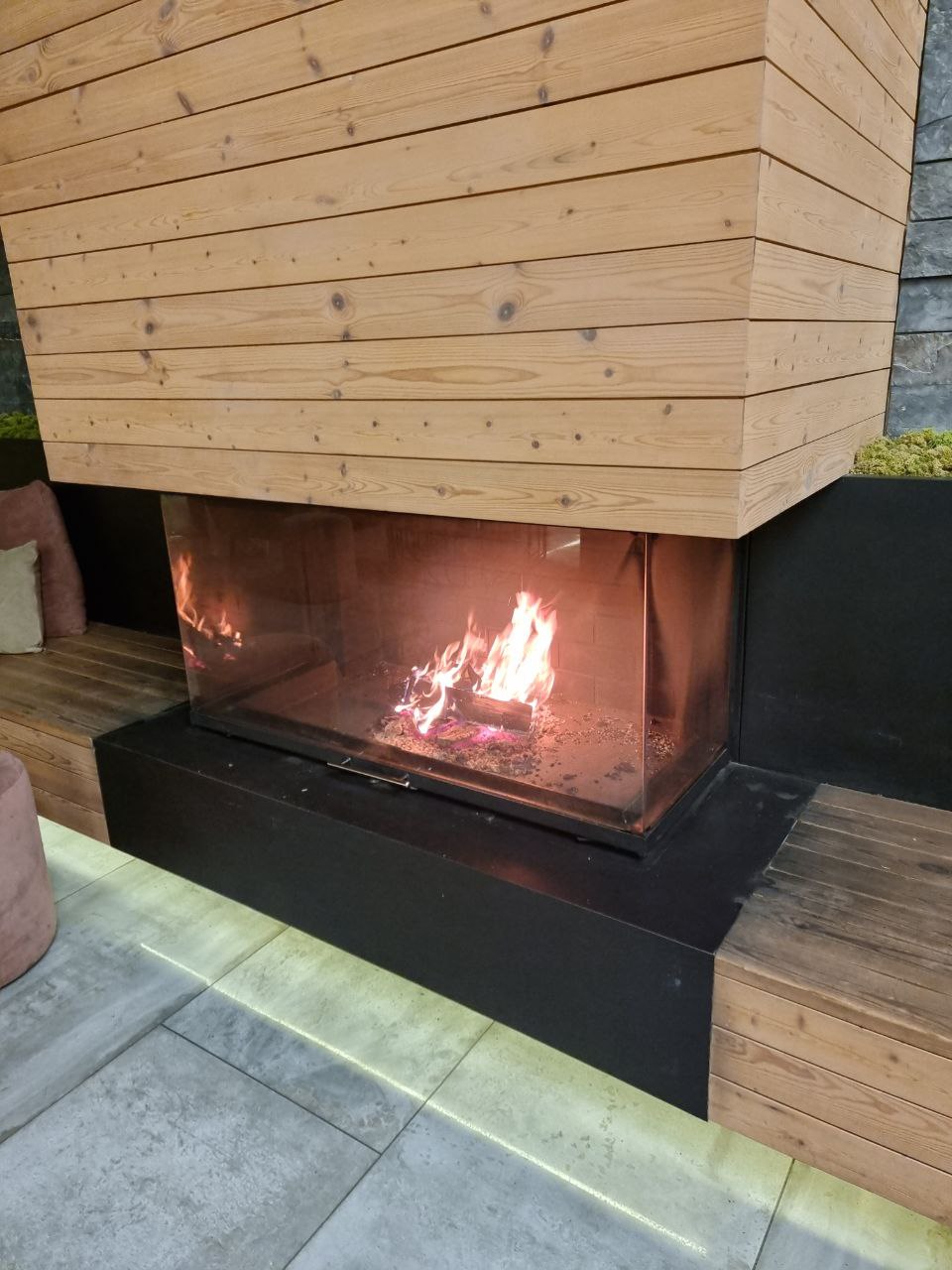 Firezo Estremità 1000: элегантный биокамин для вашего бизнеса!